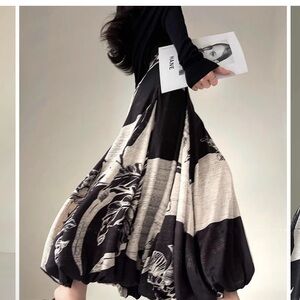 NWT Commense Black & White Artistic Full Bud Skirt small